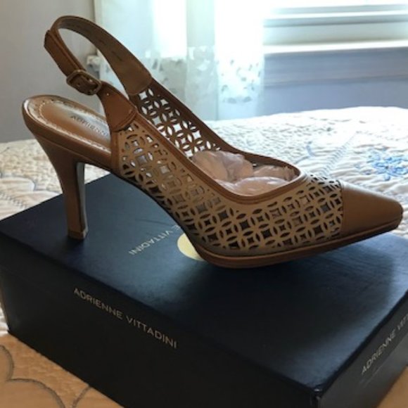 Adrienne Vittadini Shoes - NWT! Adrienne Vittadini Leather Platform Pump, Size 8.5 - Tan/White